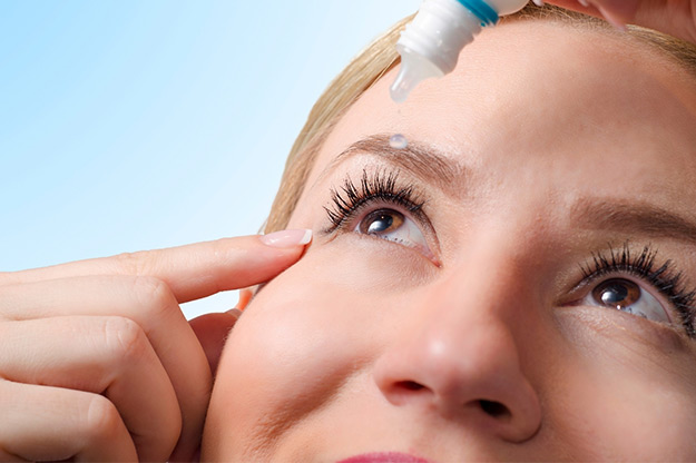 Lubricating eye drops for dry eyes