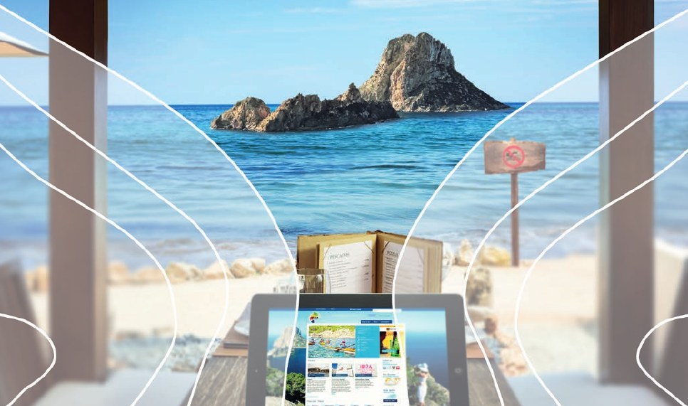 Varifocal simulation of a beach view with a tablet: clear zones with more blur at the sides