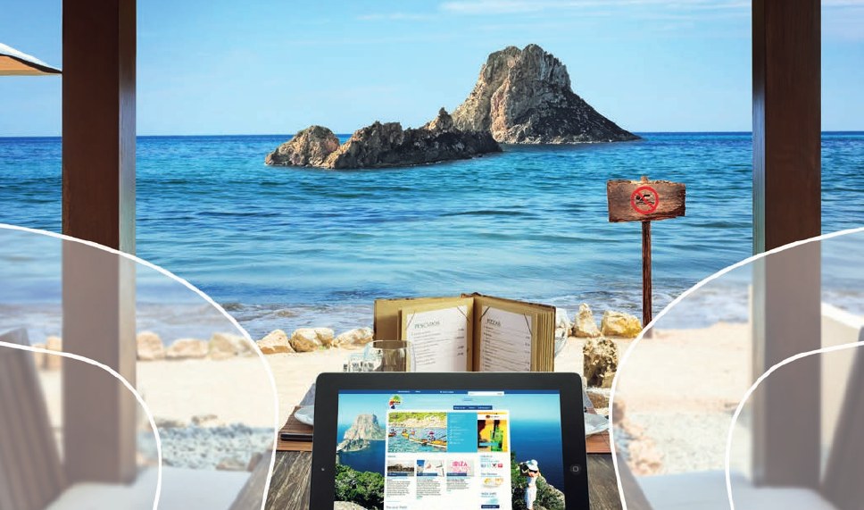 Varifocal simulation of a beach view with a tablet: very wide clear zones
