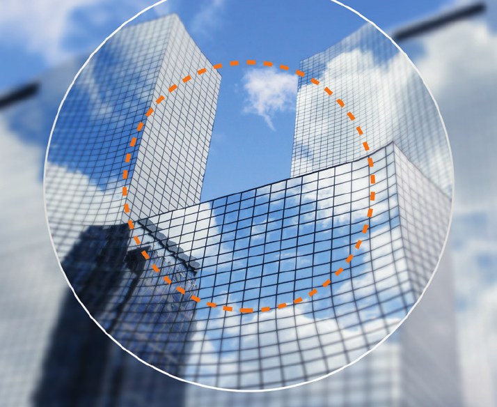 Single vision lens simulation: a smaller circle of sharp vision, with blur towards the edge